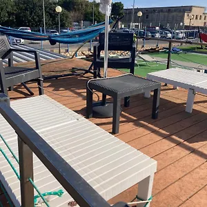 Houseboat Sardinia , Cagliari Italie